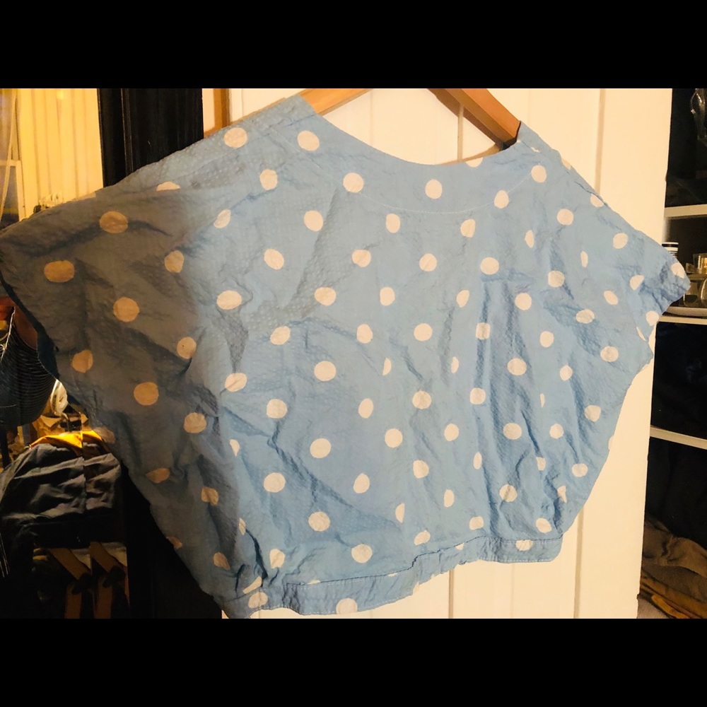 Crop top with cap sleeves